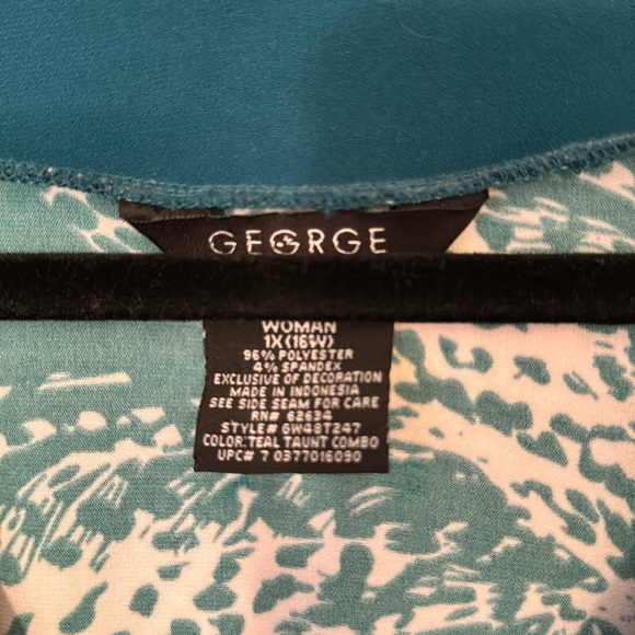 George Beaded V-Neck green and white Tunic NWOT Abstract coloring. - Picture 2 of 10